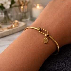 5/25✨✨ Sseko Gold Hook Cuff Bracelet with Signature Tag